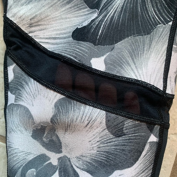 Calia by Carrie Underwood legging. Size M. - Picture 6 of 10